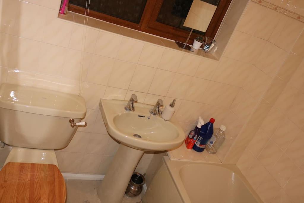 Entire -4 Bedrooms Detached House With Driveway Nottingham Exterior photo